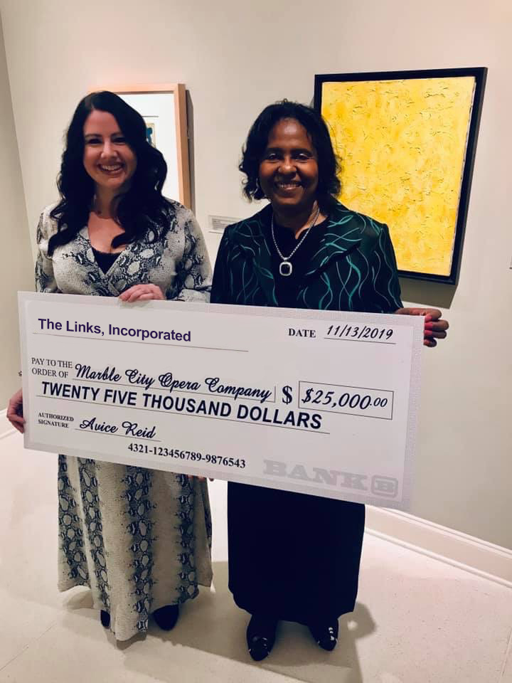 Marble City Opera Director Kathryn Frady and
Knoxville Links Chapter President Dr. Avice Reid
Image courtesy of the Knoxville Links